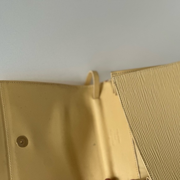 Louis Vuitton Lemon Drop Mini Epi - Picture 12 of 16